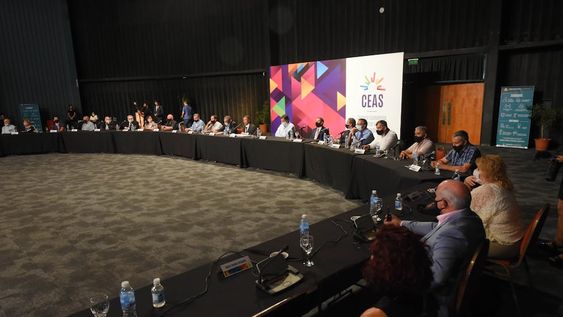 Todos a la mesa. El Consejo tiene amplia representación. Sin embargo, habrá comisiones más chicas para abordar las distintas propuestas que surjan. Foto: José Gutiérrez / Los Andes.