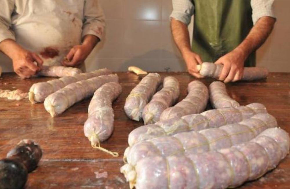 Triquinosis: las personas se contagian consumiendo carne de cerdo, chacinados o embutidos mal cocidos, en especial si son de elaboración casera