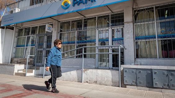 PAMI anunció ayer que se restablece el uso de recetas y órdenes médicas electrónicas, lo que alivia a los afiliados. | Foto: Ignacio Blanco / Los Andes
