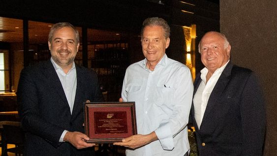 Maipú reconoció como “Huésped de Honor” a un prestigioso enólogo