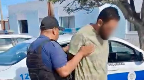 Arrestaron a un hombre que habría provocado incendios en Chubut: tenía un encendedor y quemaduras en la pierna.