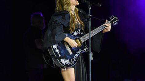 Los Andes | La Sole recibió el cariño del público, que desde temprano ocupó sus asientos en el teatro griego pese al anuncio de lluvias. | Foto: Mariana Villa / Los Andes