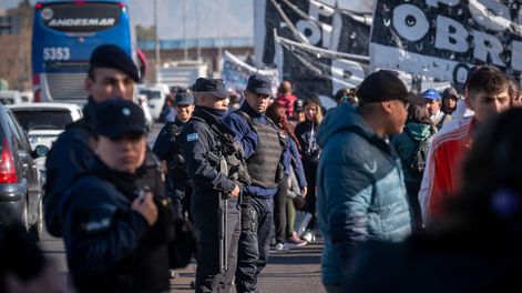 Los Andes | El lunes se produjeron 27 allanamientos ordenados en una causa iniciada en diciembre por posibles extorsiones contra beneficiarios de planes sociales. Imagen ilustrativa / Archivo.Foto: Ignacio Blanco / Los Andes