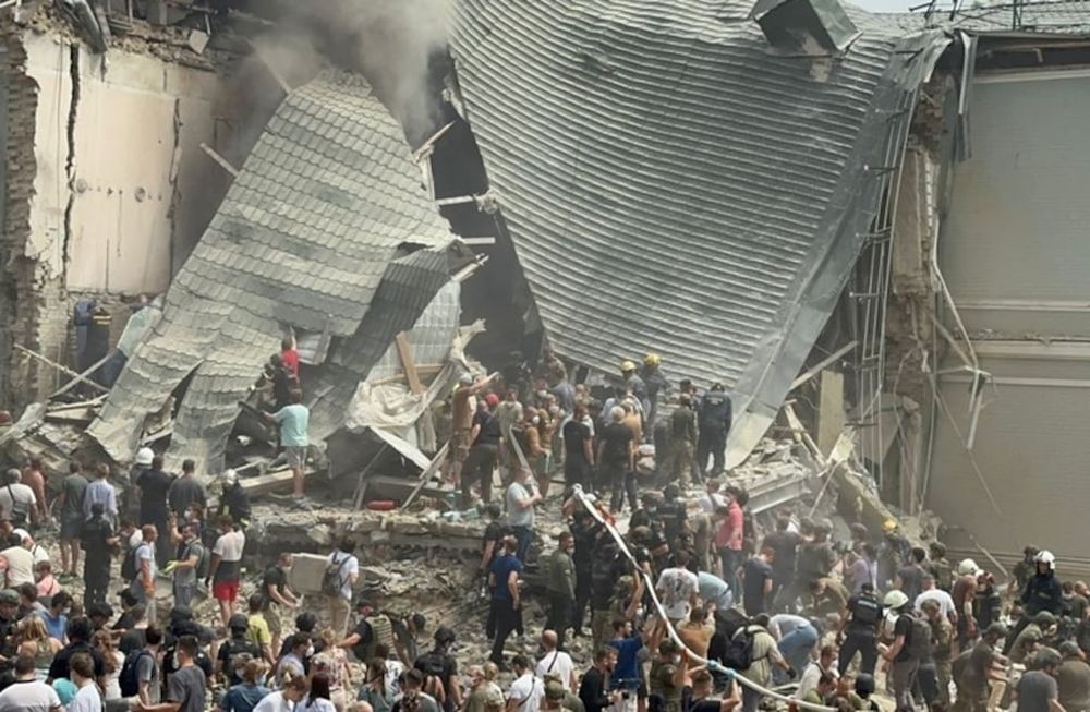 Al menos 10 personas fallecieron y otras 35 resultaron heridas en el masivo ataque ruso contra Kiev este lunes. EFE/OCHA/ Viktoriia Andriievska.