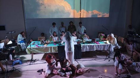 Los Andes | El Coro Amicana junto con artistas invitados crea un espectáculo multisensorial.
