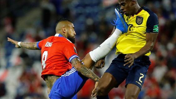 La patada por la que Arturo Vidal vio la roja (AP)