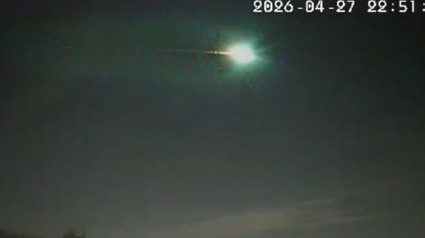 Una bola de fuego apareció en el cielo de Buenos Aires y dejó videos increíbles