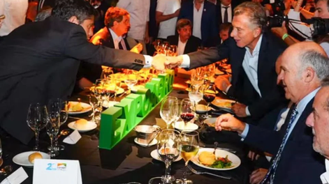 El inesperado saludo entre Macri y Kicillof en Expoagro: Lo quiero mucho