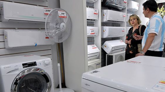 El plan para la financiación y compra de electrodomésticos en cuotas, Ahora 30 comenzó a regir este viernes. El nuevo programa fue reglamentado a través de las Resoluciones 56 y 57/2022, publicadas en el Boletín Oficial. Regirá hasta el próximo 22 de diciembre o hasta superar un límite para el conjunto de operaciones de 100 mil millones de pesosCasa Naldo, en el centro de MendozaFoto: Orlando Pelichotti