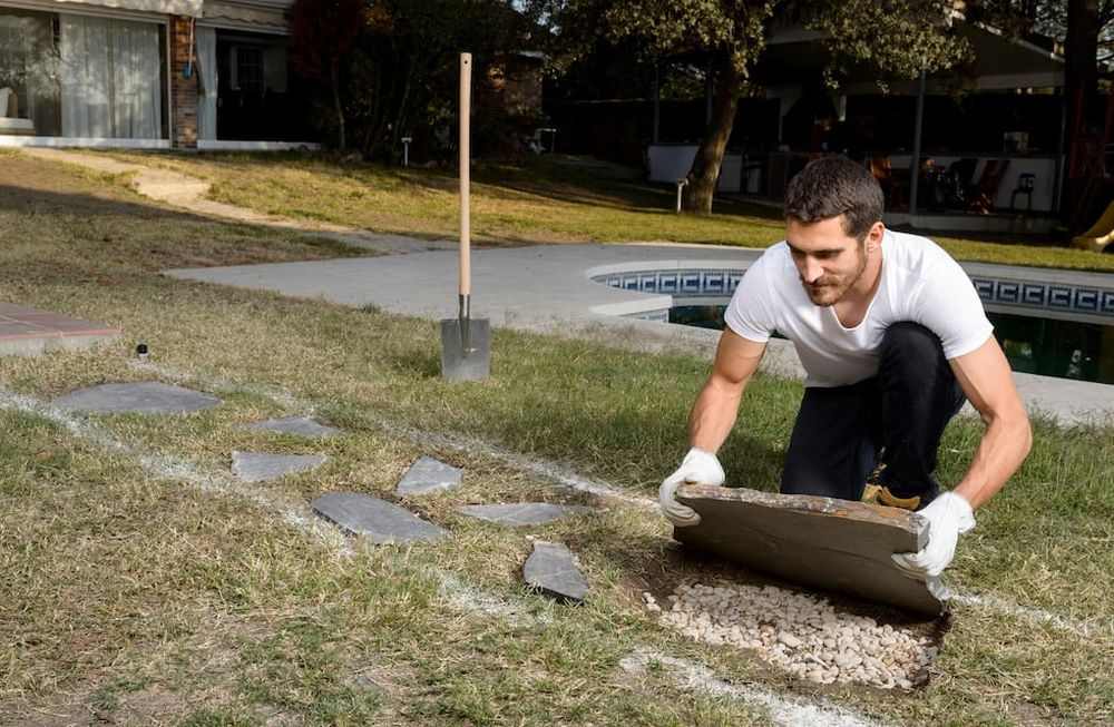 Cómo elegir los mejores materiales para los senderos de tu jardín