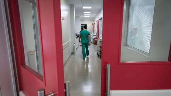 Unidad de Terapia Intensiva UTI donde estan los pacientes graves que requieren respiradores mecanicos. Ignacio Blanco / Los Andes