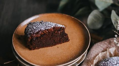 Sin harinas y con 3 ingredientes: esta es la receta de la torta de chocolate ideal para el mate.