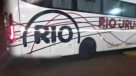 Un colectivo llegó arrastrando un cadáver a una terminal de Corrientes.