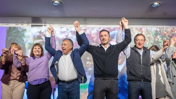 PASO 2023 en Mendoza: ganó Cornejo. Este domingo se votó para elegir candidatos a gobernador y vice, senadores y diputados provinciales, intendentes de 11 departamentos y concejales.Foto: Ignacio Blanco / Los Andes