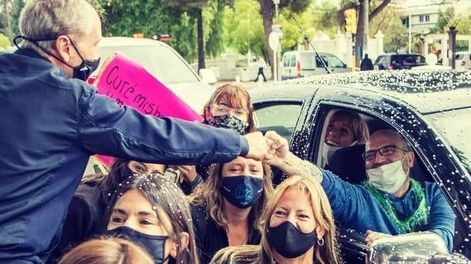 Fortunato en su regreso a San Martín, saludado por el intendente y una caravana que lo recibió. | Foto: gentileza