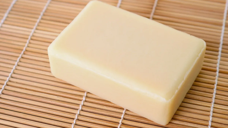 El truco de limpieza con jabón blanco deja la cocina y el hogar relucientes.