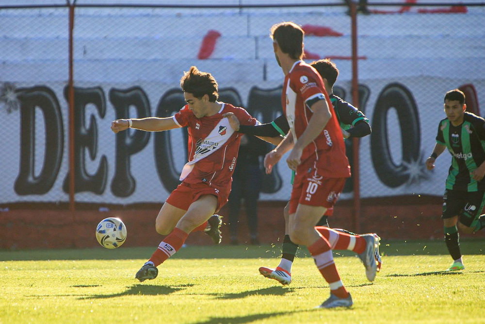 El Cruzado superó por 1 a 0 al Torito en el estadio Omar Higinio Sperdutti, con un gol de Lisandro Cabrera.
