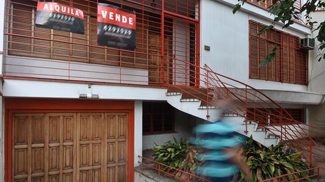 ¿Cánto hay que pagar para comprar una propiedad en dólares o en pesos y en cuotas en Mendoza? Foto: José Gutierrez / Los Andes Foto: Gustavo Rogé / Los Andes