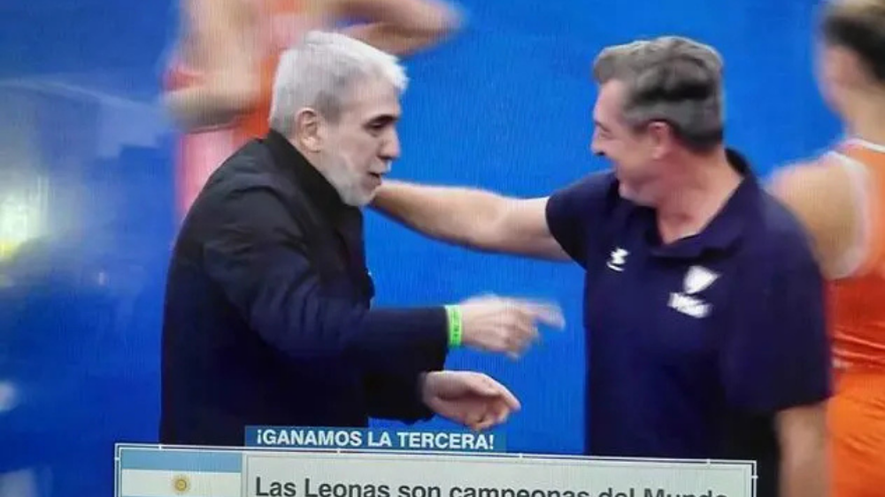 El festejo de Aníbal Fernández con Las Leonas tras conquistar el Mundial de Hockey Femenino 2026