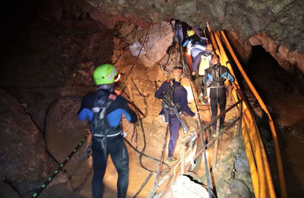 Tailandia: ya son ocho chicos rescatados de la cueva