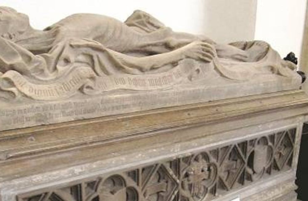 Esculturas de cadáveres con modelos reales