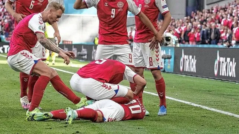 El momento del infarto de Eriksen en la Eurocopa 2020.