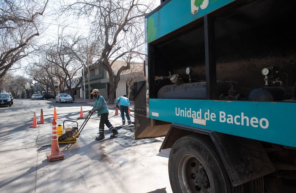 Nuevo cronograma semanal de tareas de arbolado y bacheo en la Ciudad