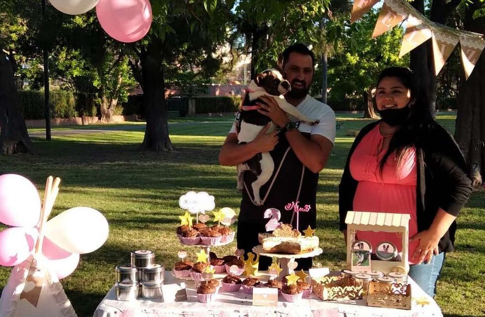 Los festejos cuentan con tortas, vestuario, decoración, DJs y hasta robots en vivo.