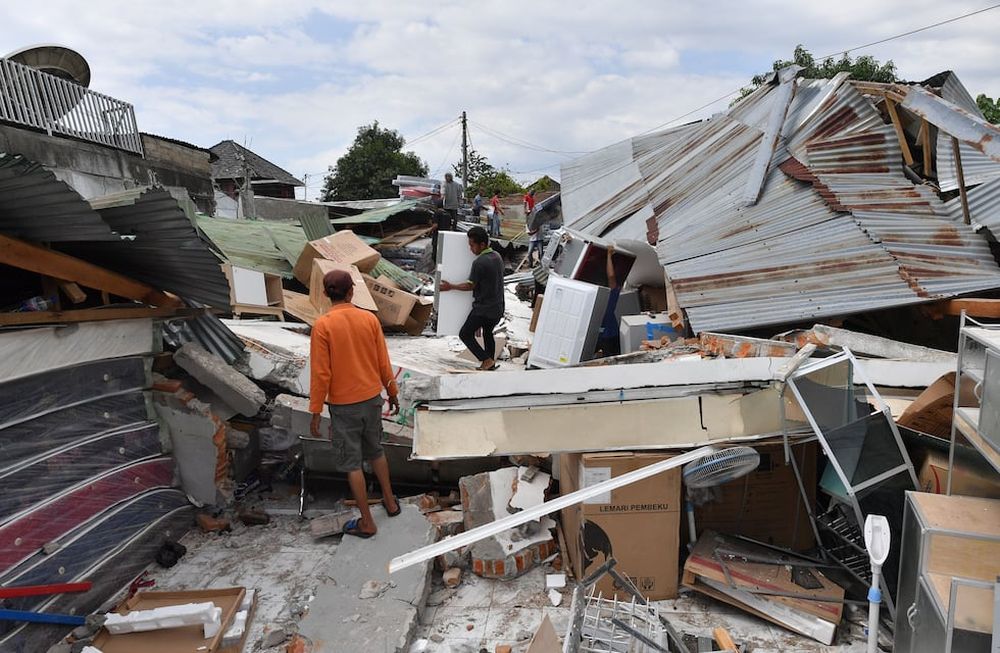 La cifra de víctimas del terremoto en Indonesia aumenta a 321