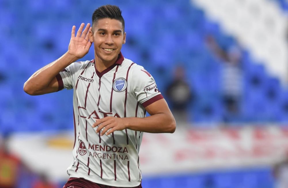 Pol Fernández presiona para jugar en River. / Los Andes