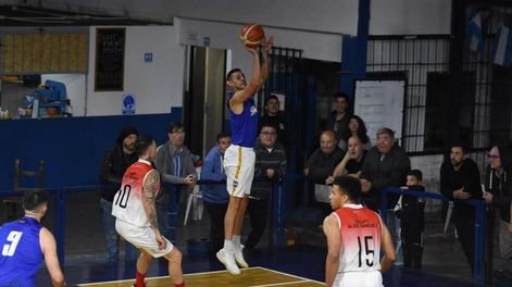 Los Andes | Rodrigo Funes fue la gran figura de la Unión Deportiva San José ante el Atlético Club San Martín. El Santo es puntero. / Gentileza: Prensa FBPM