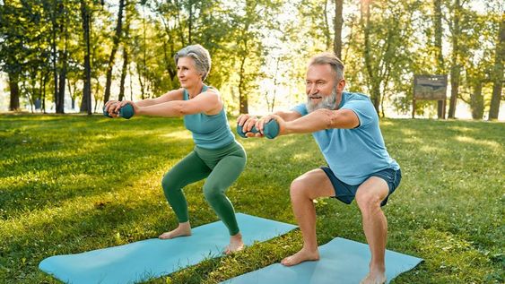 Alternar entrenamientos intensos, moderados y suaves permite bajar de peso de manera saludable.
