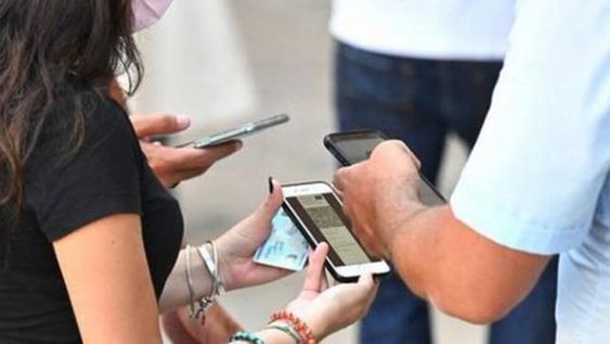 Un legislador del Frente de Todos impulsa que Mendoza adhiera al Pase Sanitario