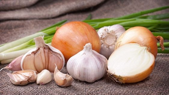 Este ingrediente, combinado con ventilación y orden dentro de la cocina, ayuda a mantener el ambiente más fresco y agradable después de cocinar.