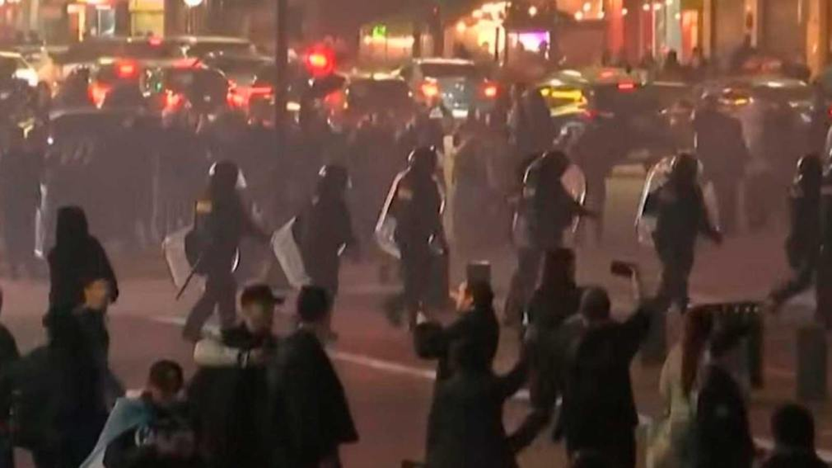 Tensión en el Obelisco: incidentes y detenidos durante el último adiós al Indio Solari