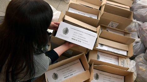 Los Andes | La Junta Nacional Electoral ya tiene listas las boletas, urnas y accesorios que se usarán este próximo domingo en las elecciones municipales Foto: Orlando Pelichotti