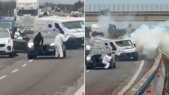 En el sur de Italia, un grupo de atacantes robaron un camión blindado, desataron un tiroteo con carabineros y lograron robar el dinero.&nbsp;