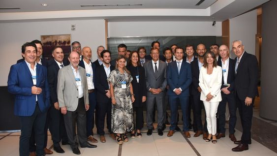 Los integrantes del Consejo Empresario Mendocino, junto a su presidente, Eduardo Pulenta, recibieron al gobernador Rodolfo Suarez para la apertura del 4° Foro de Inversiones y Negocios Mendoza.