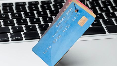 Los Andes | Fue víctima de ciber estafa, en el banco lo trataron de “torpe” y ahora recibirá una millonaria indemnización. Foto: Freepik. Imagen ilustrativa