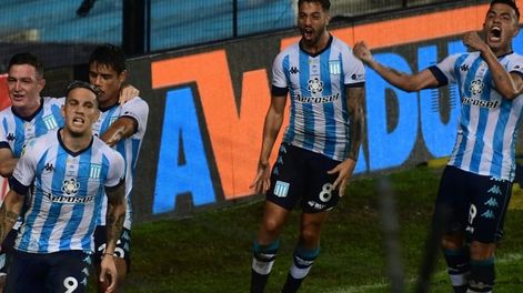 En el último minuto del tiempo de descuento, Racing Club, con un penal inexistente le ganó por 1-0 a Independiente. / Gentileza.