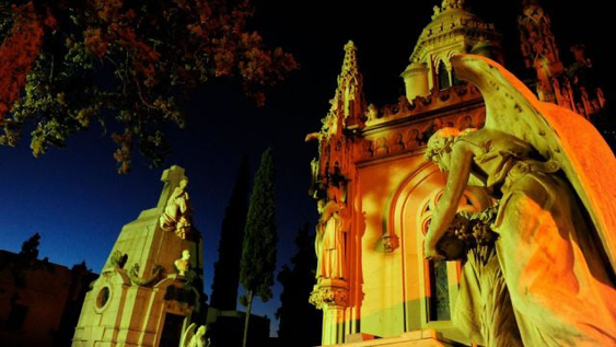 dia de muertos: una actividad en el cementerio de mendoza y como armar un altar para recordar a nuestros fallecidos