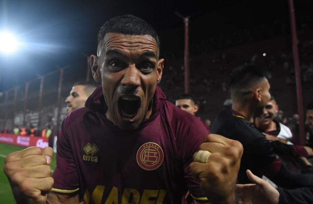 José Sand, goleador histórico del Granate, marcó el 3-0 final de Lanús sobre Arsenal. / Gentileza.