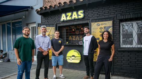 Ulpiano Suarez visitó comercios de jóvenes emprendedores