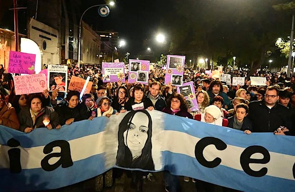 Masiva marcha en Chaco en reclamo de justicia por Cecilia Strzyzowski, encabezada por la madre de la joven desaparecida. Foto: Foto Marcela Carroll / Clarín