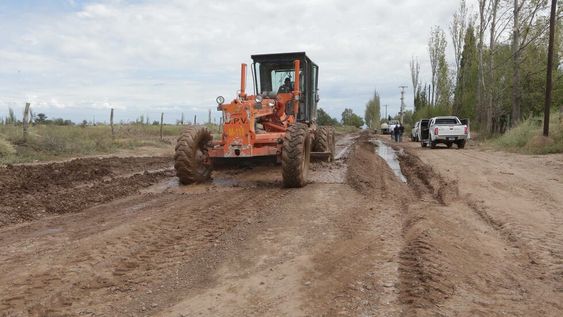 Vialidad Mendoza normalizó los caminos productivos en la zona Este tras las fuertes tormentas