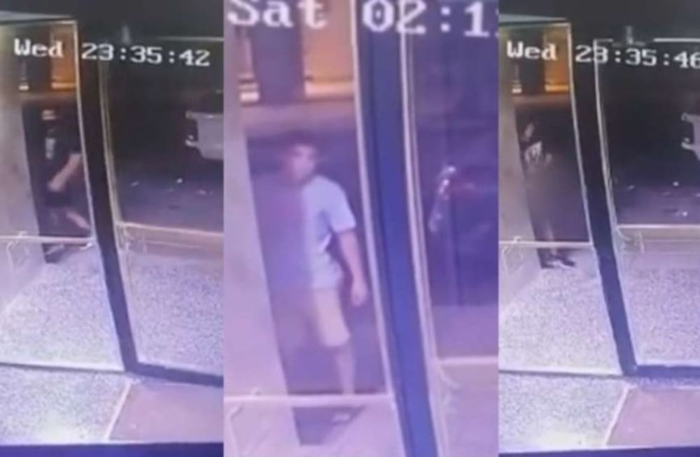 El hombre fue filmado por las cámaras de seguridad del edificio mientras se masturbaba frente a las mujeres. Foto: Captura YouTube.