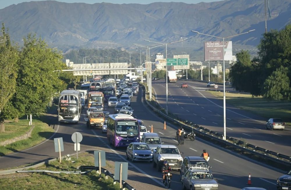 Desde este miércoles comenzará el movimiento de tránsito por el fin de semana largo de Semana Santa. Foto: Orlando Pelichotti / Los Andes