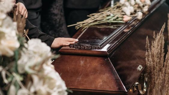 El caso de Montoya trascendió luego de que su hijo la filmara con vida dentro de su ataúd y realizara las denuncias pertinentes. Foto: Imágen ilustrativa / Pexels