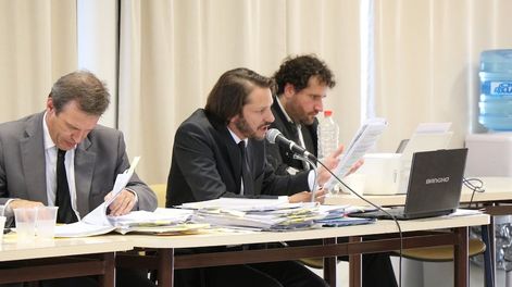 Los Andes | Pablo Garciarena (centro) durante los juicios de lesa humanidad en Mendoza. A su izquierda Dante Vega, el fiscal que acusa ahora al juez Bento.