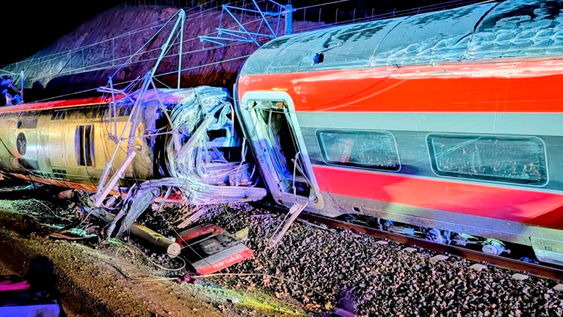 Emergencia ferroviaria en España tras el choque de dos formaciones.